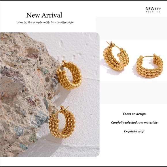 𝅺NEW 18k Gold Plated Triple Hoop Huggie Earrings - Picture 6 of 10